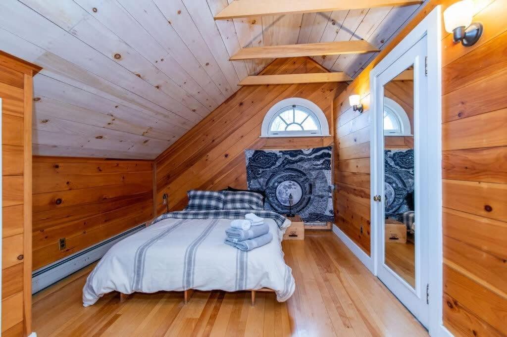 Bright And Cozy Treehouse Apartment Берлингтон Экстерьер фото